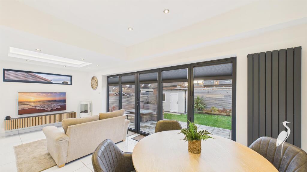 Open Plan Living/Dining &amp; Kitchen Area