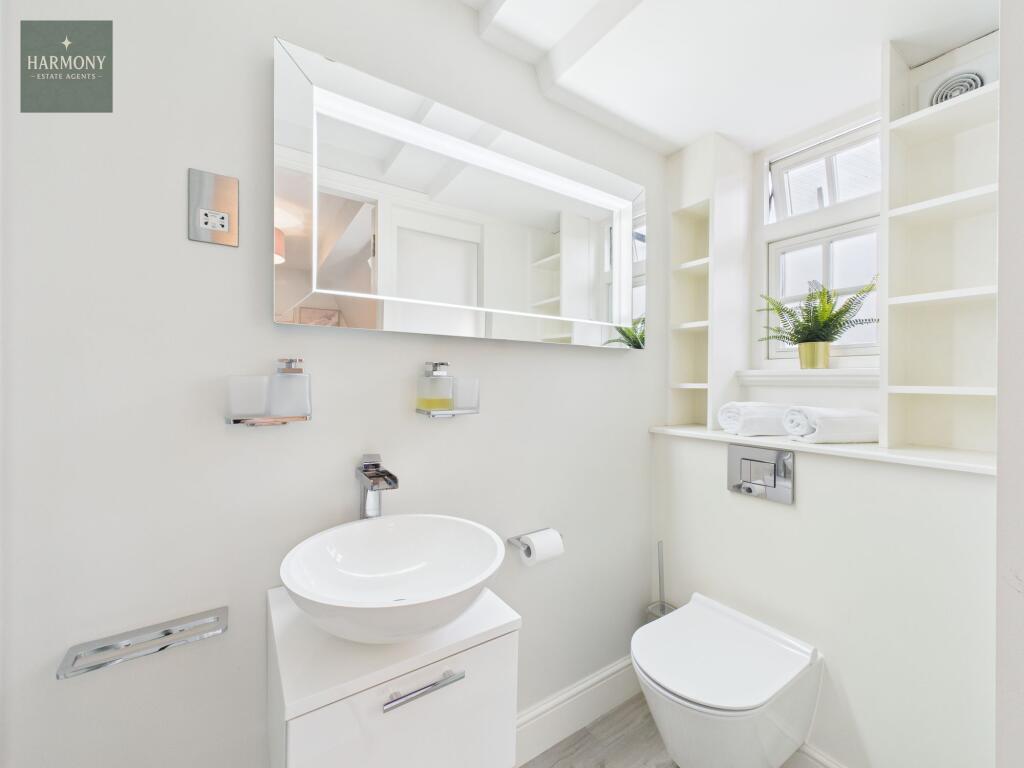 En-suite bathroom