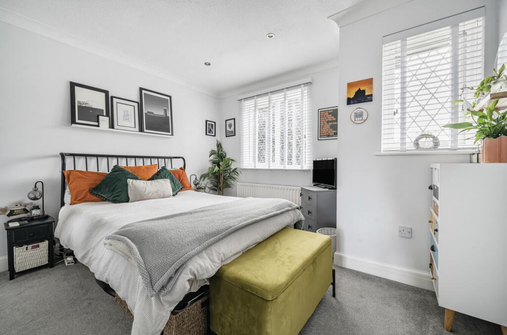 1347990-15-68b804...