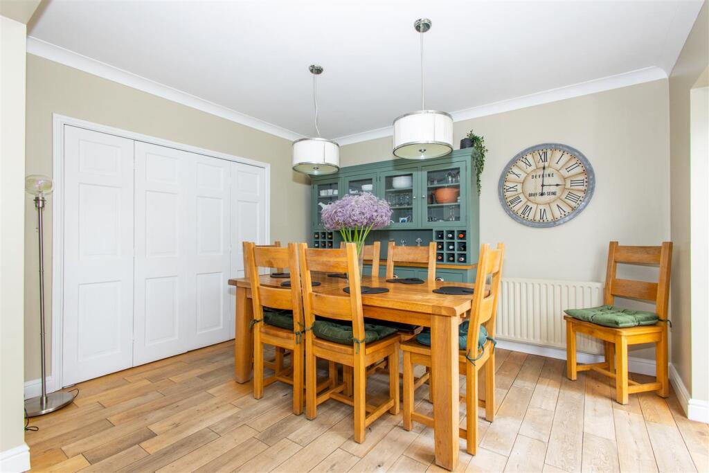 Dining / Sitting Area