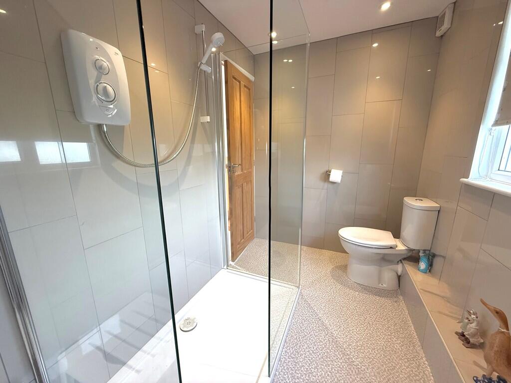 12 Knightscroft A...