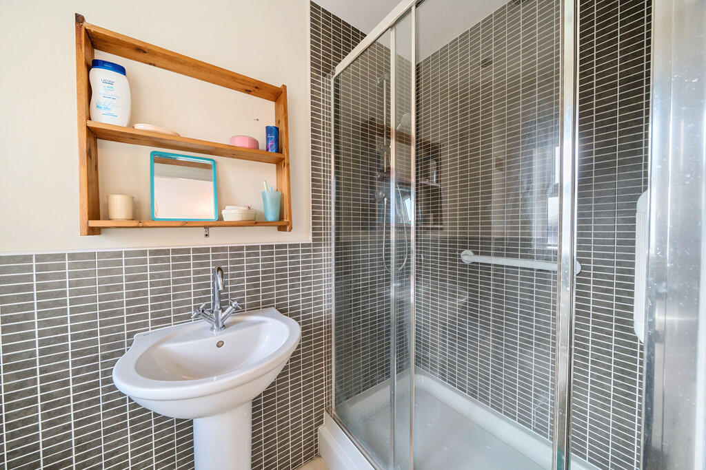 Bedroom 2 Ensuite