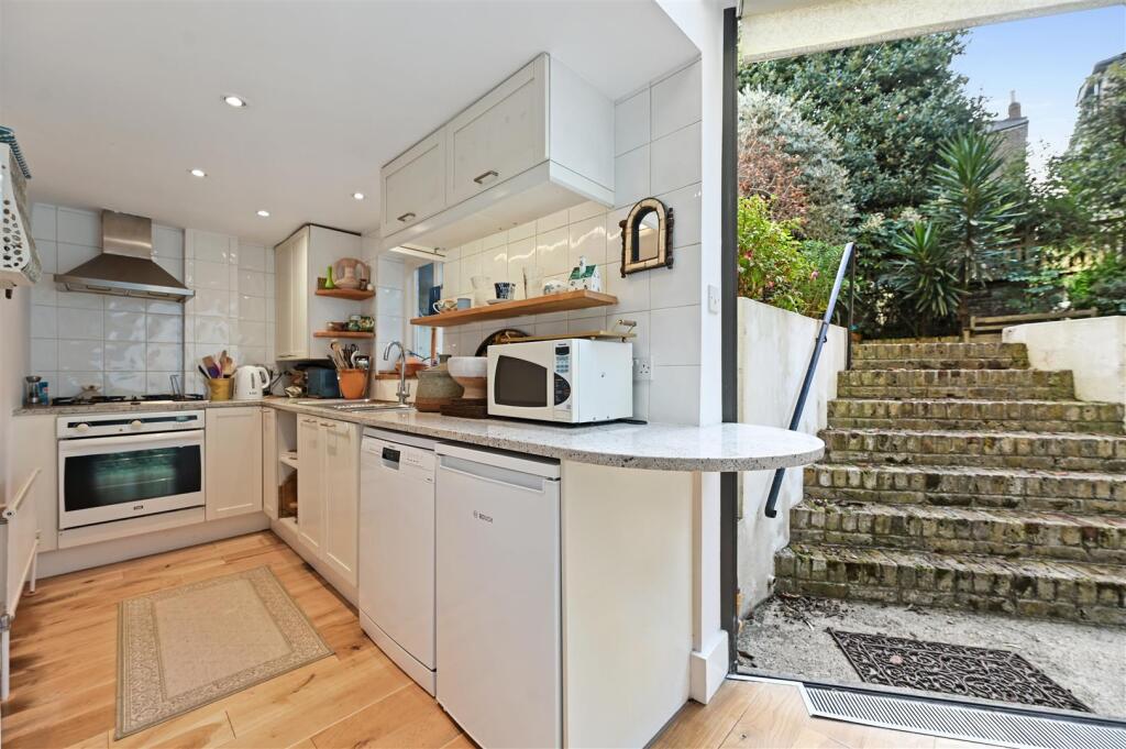 FB - Cromwell Grove - Kitchen3 (1).JPG