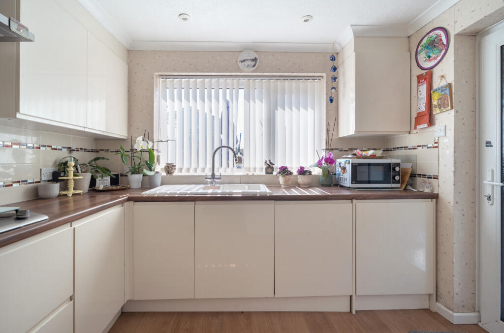 1300693-20-684998...