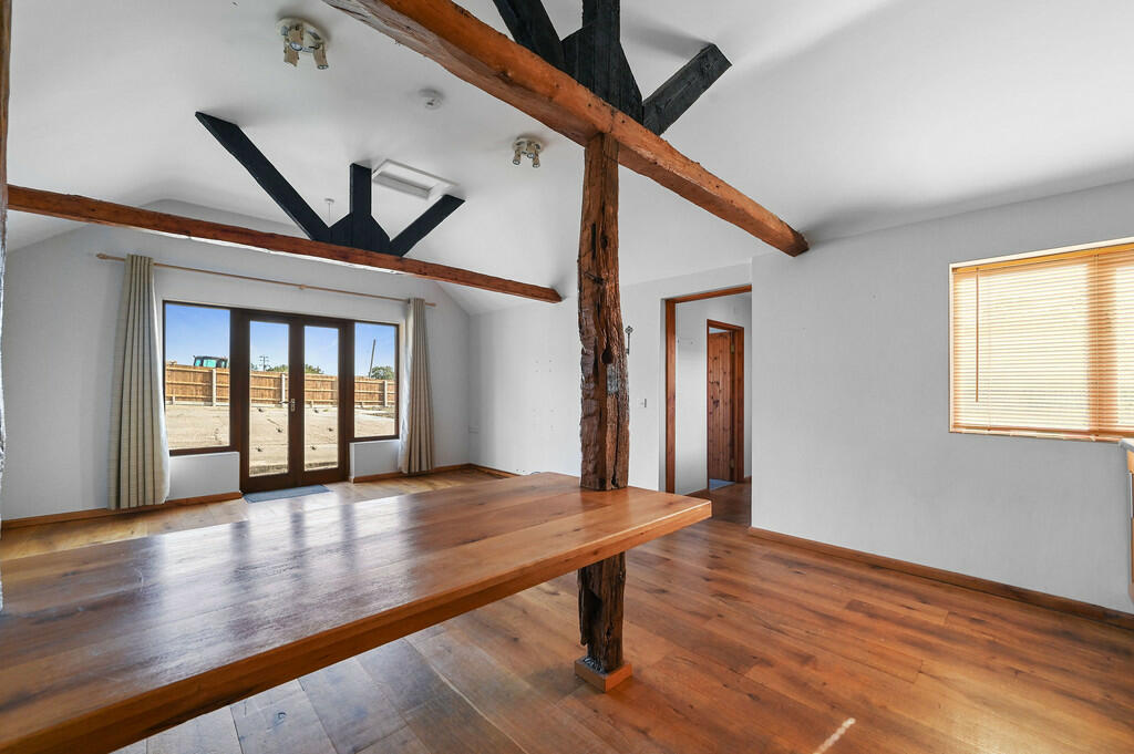 PT-TV-HillTopHous...