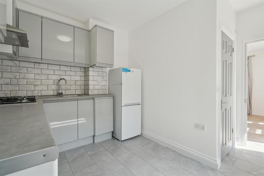240b Merton Road, Wimbledon kitchen 1b.jpg