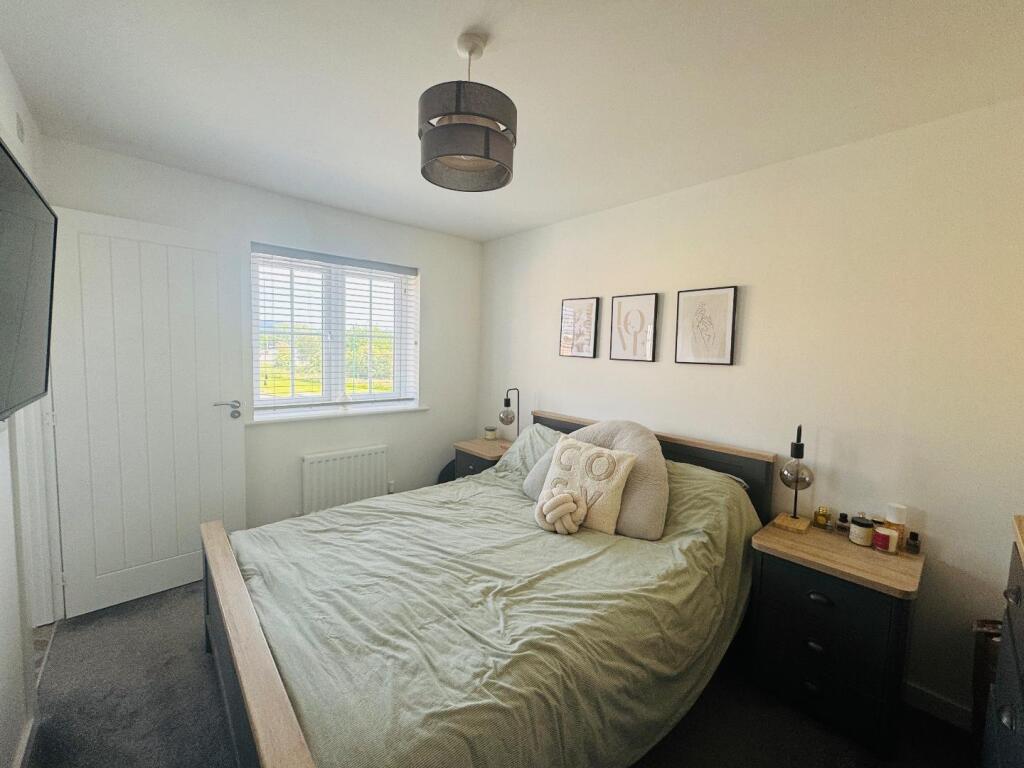 Bedroom 1 ( Front)