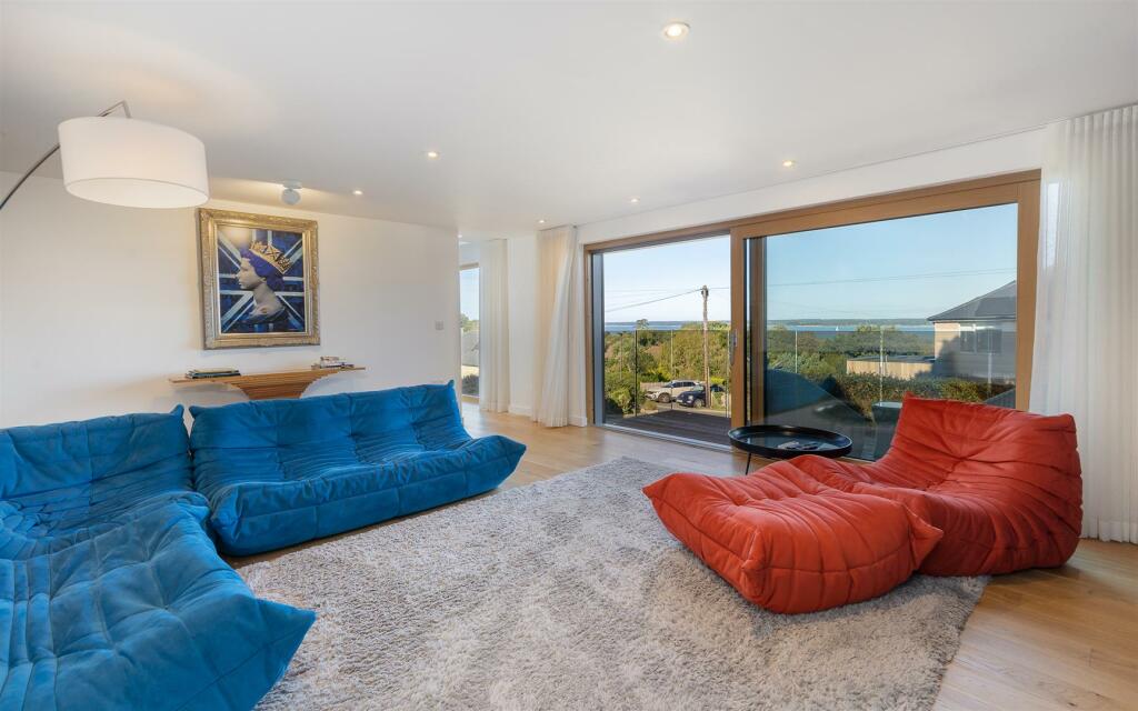 Sitting Room and Balcony