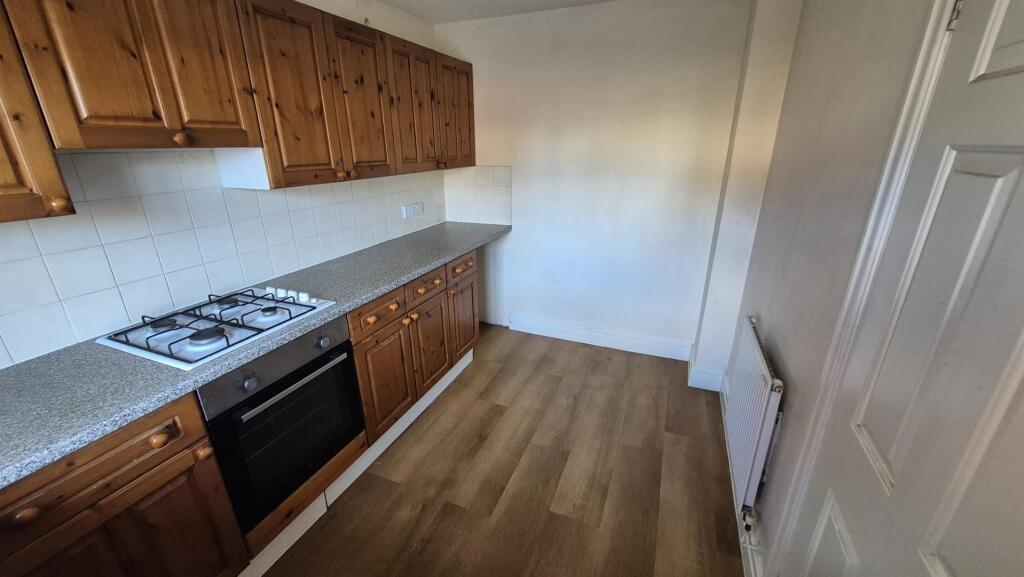 85aCR Kitchen 2.jpeg