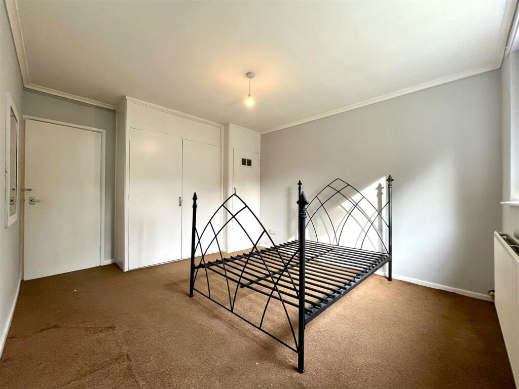 Bedroom Aspect 2