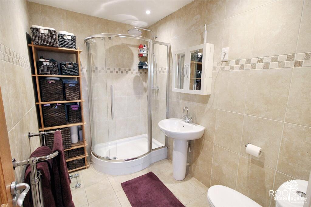 Main En-Suite