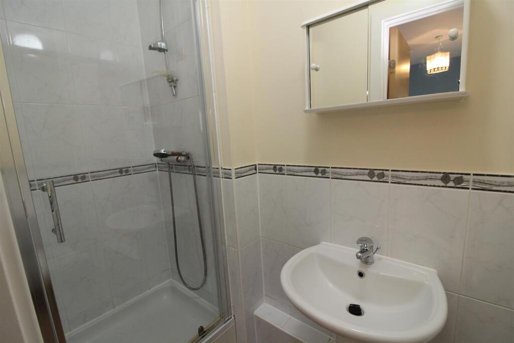 Ensuite.JPG