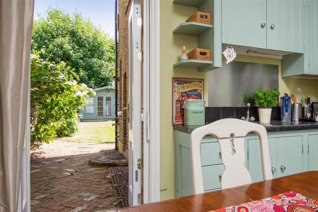 Eat In Kitchen