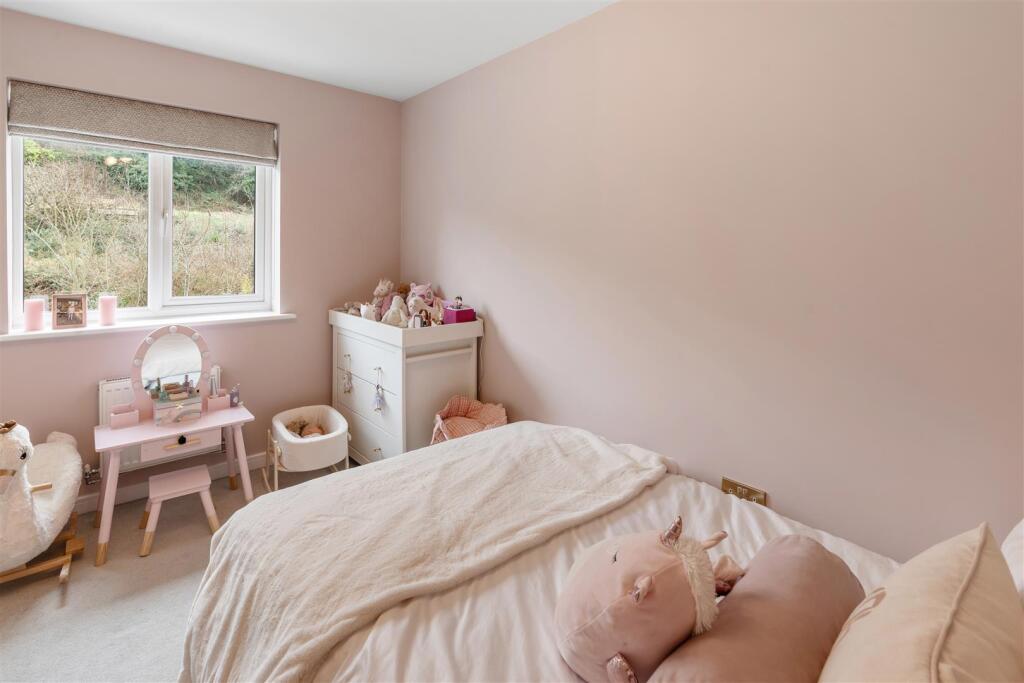 Bedroom 2b.jpg