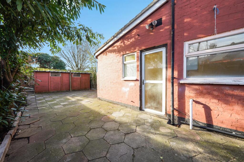 Gardenn &amp; rear area