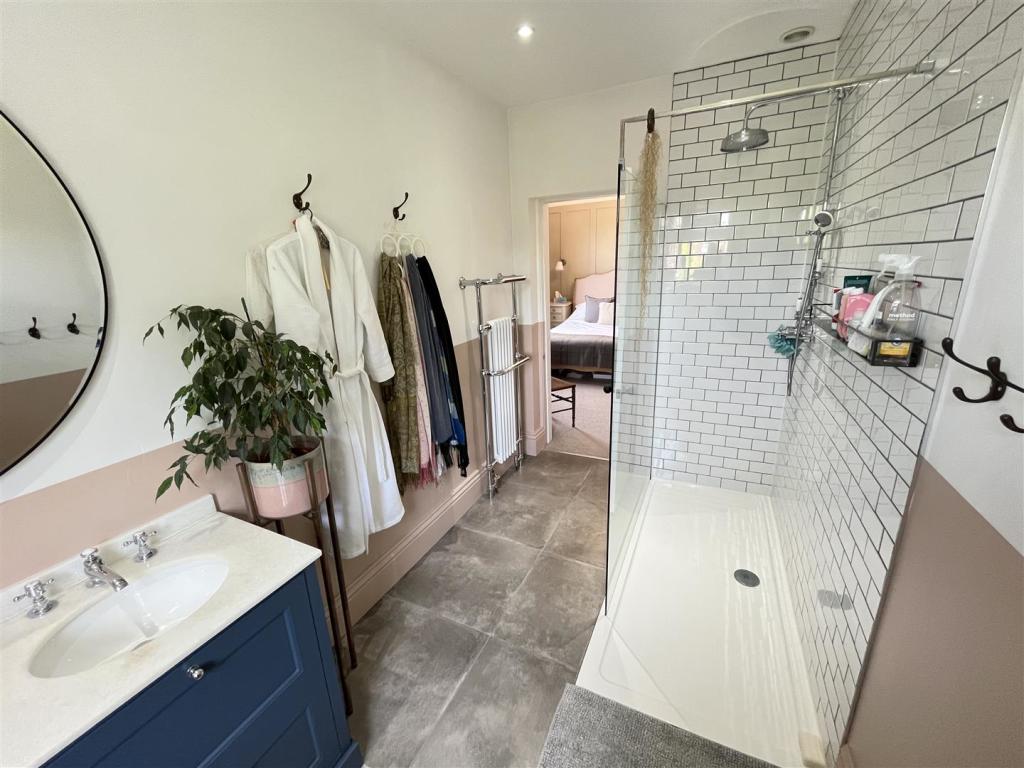 En Suite Shower Room Aspect 2.jpg