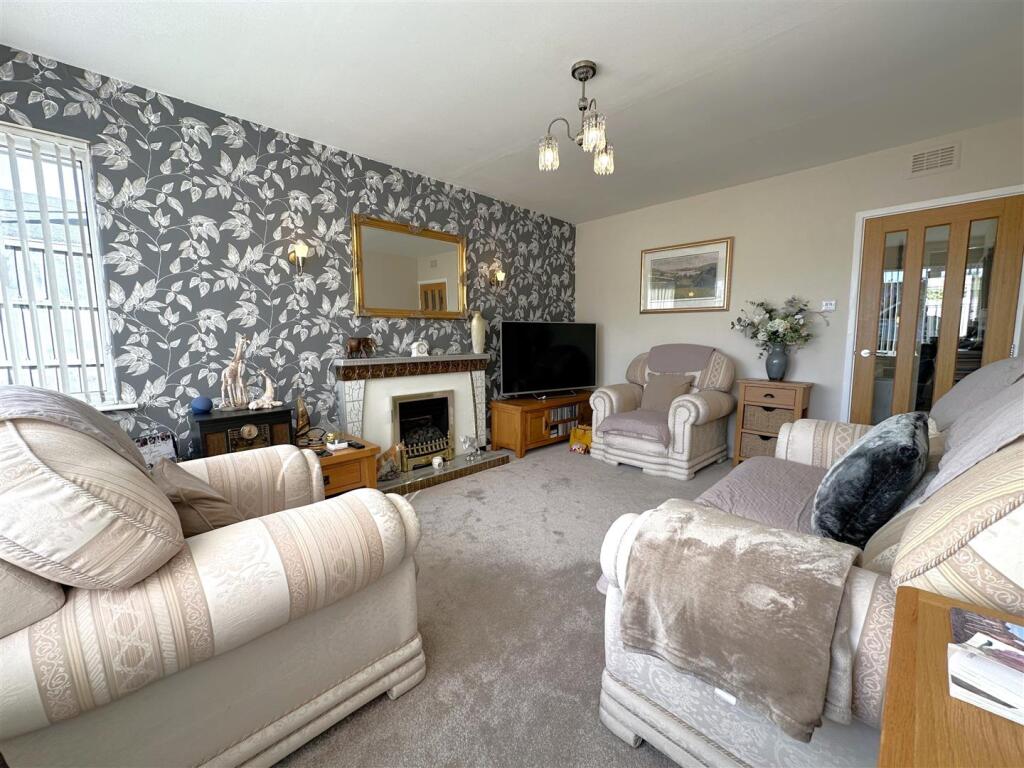 Large Living Room 619