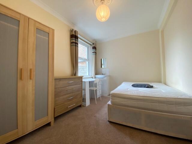 1 Whippingham Street Bedroom 1