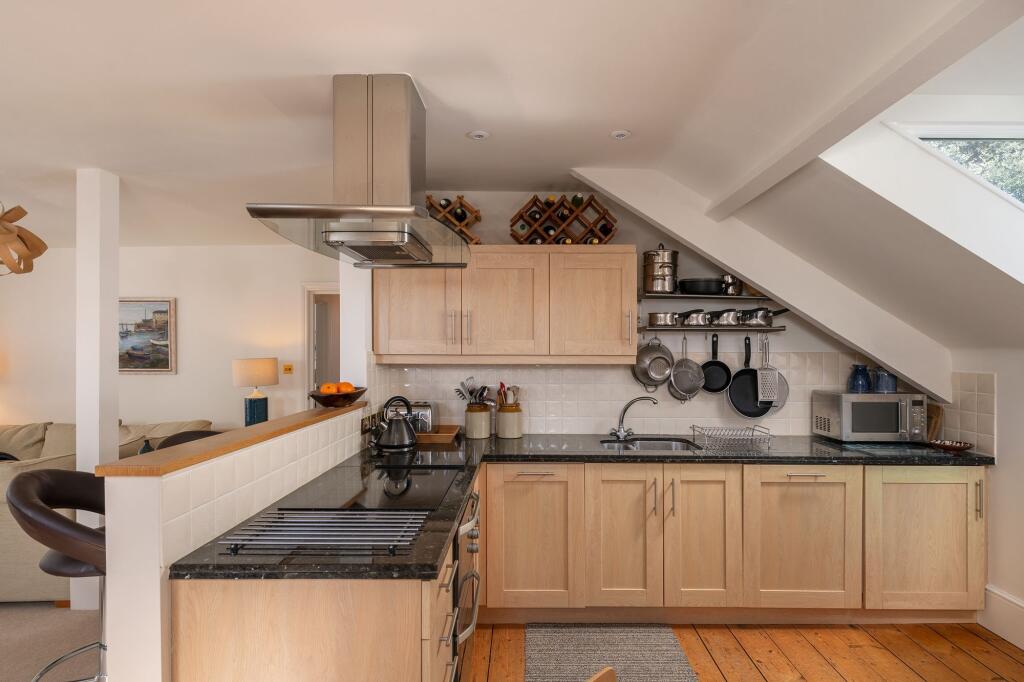 Kitchen_Upper Apartment Colonsay_Kingswear