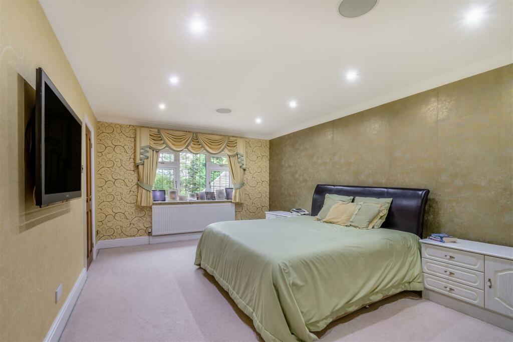 8528405-interior35.jpg