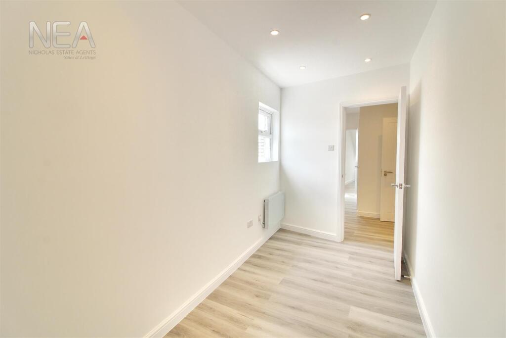 Bedroom 2/Study