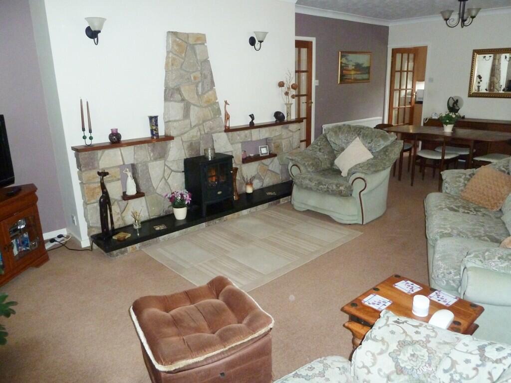 Spacious lounge