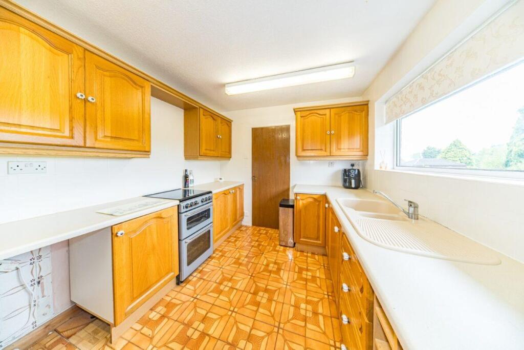 16 Tern Way kitchen.jpg