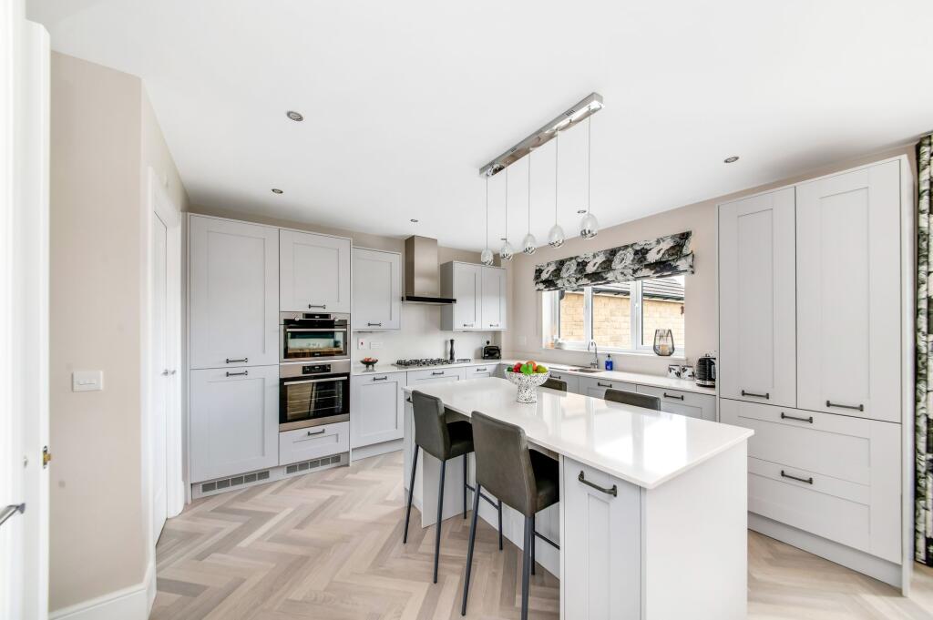 OPEN-PLAN DINING KITCHEN