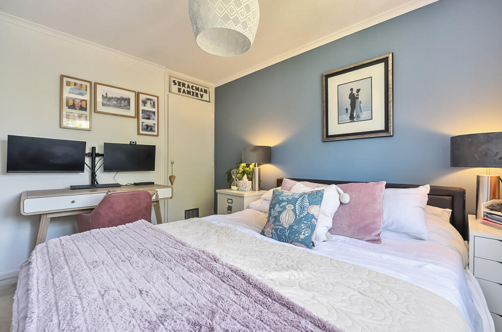 1312180-3-6852baa...