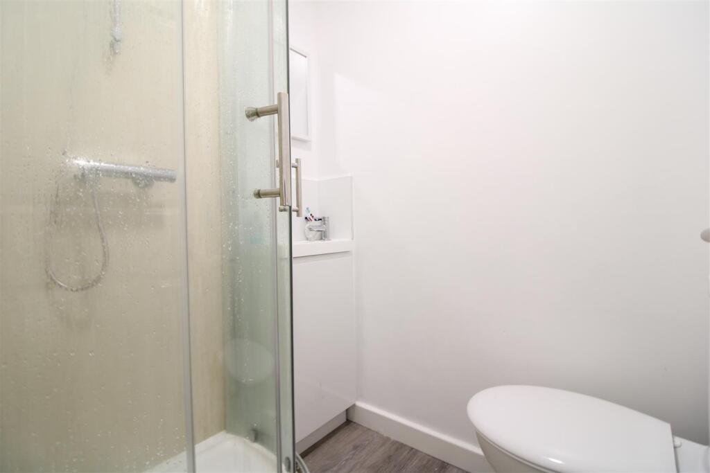 Shower Room 1.jpg