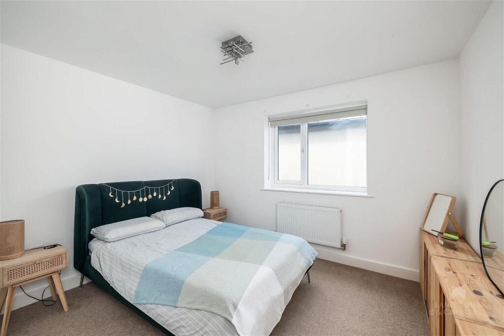 bed 1.jpg