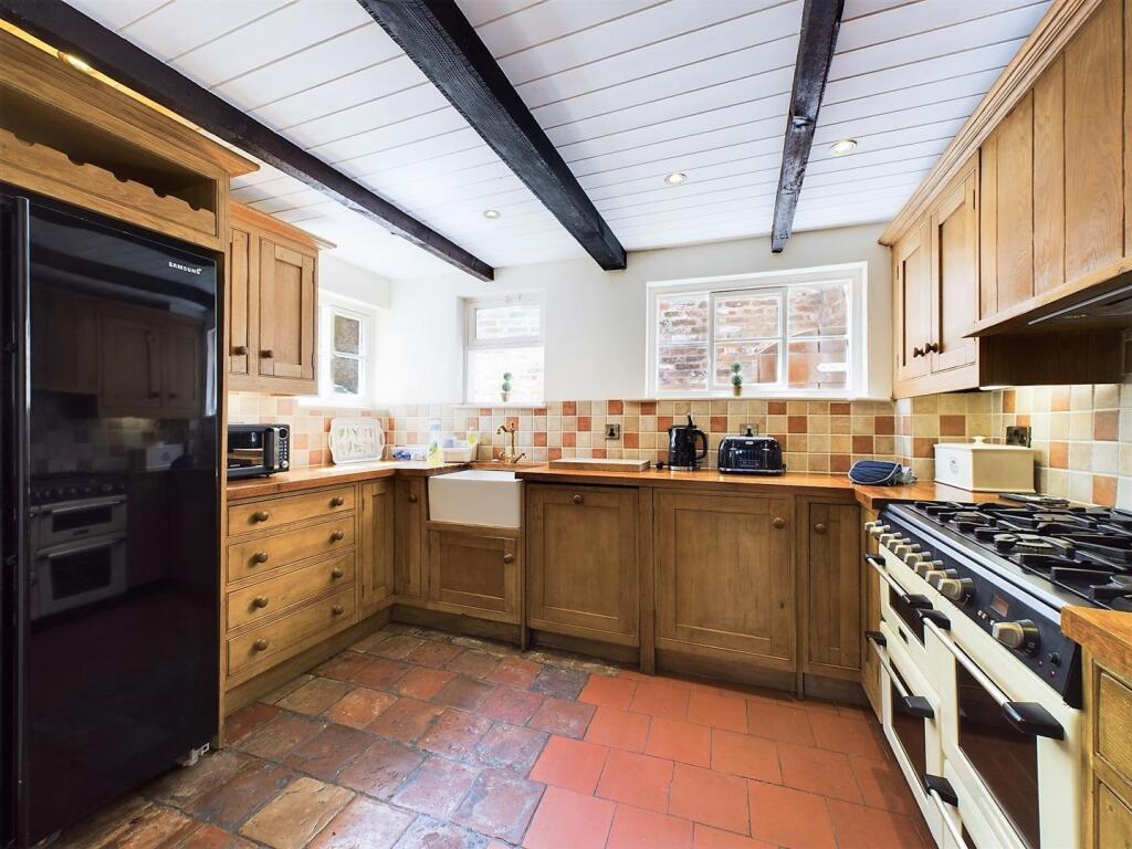 CAM01926G0-PR0058-STILL008 NEW.jpg