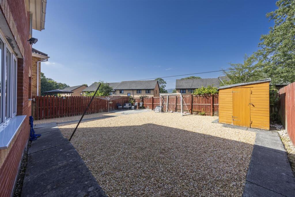 74_WAVERLEY_PARK_KIRKINTILLOCH_003.JPG