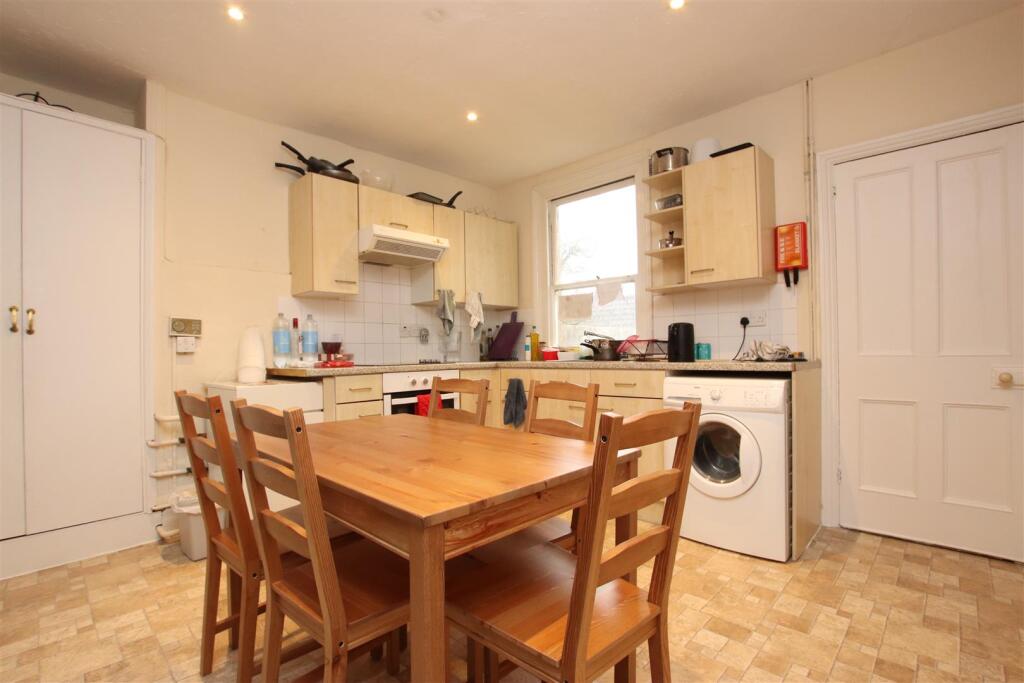 Kitchen.JPG