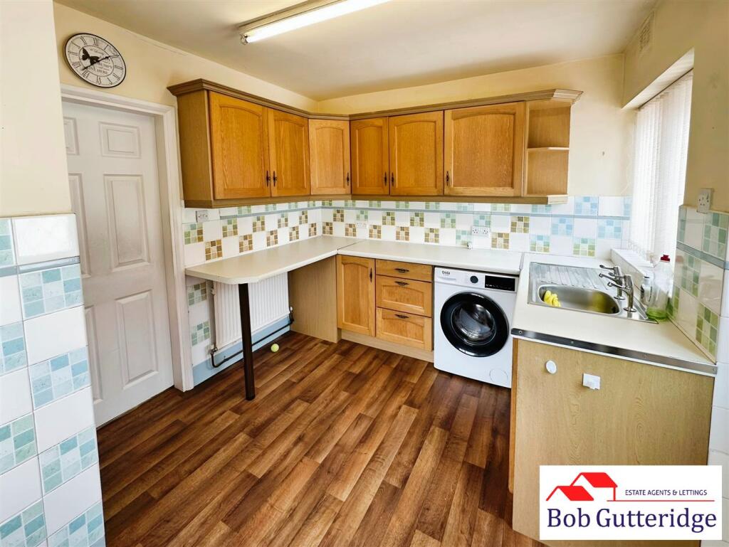 FITTED KITCHEN