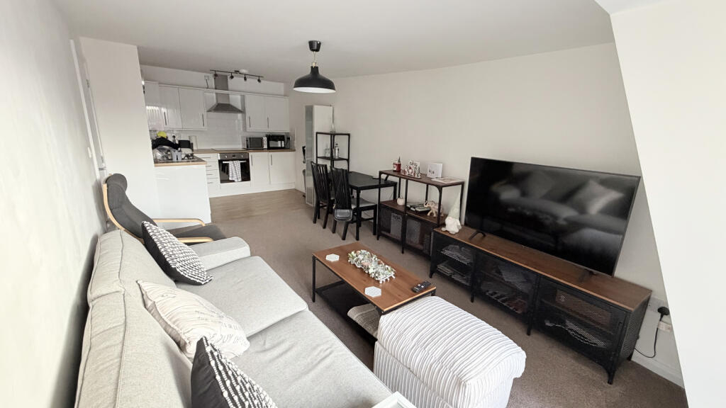 Modern 1 Bed Flat in the heart of Kenilworth
