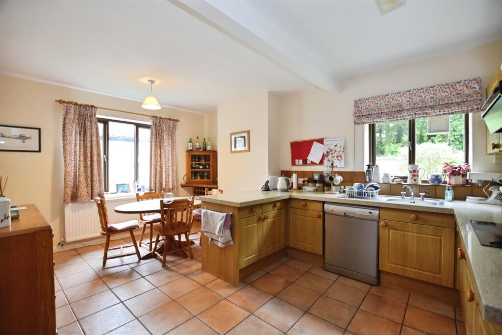 Kitchen breakfast room