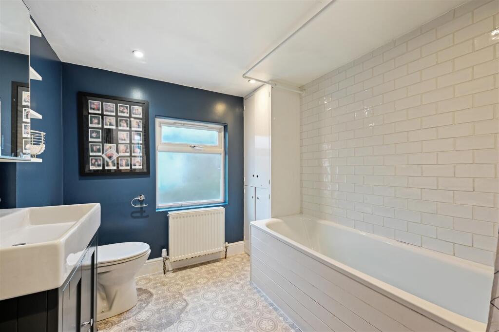 Cobbold Road - Bathroom3 (1).JPG