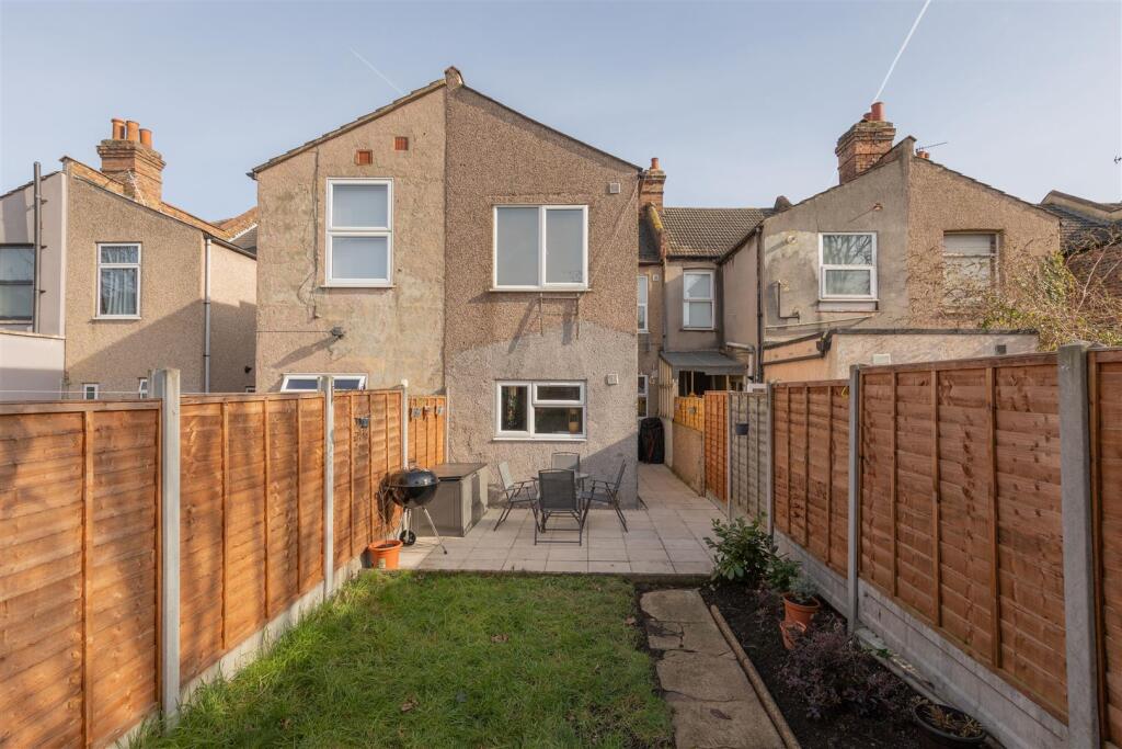 Farnborough Avenue E17