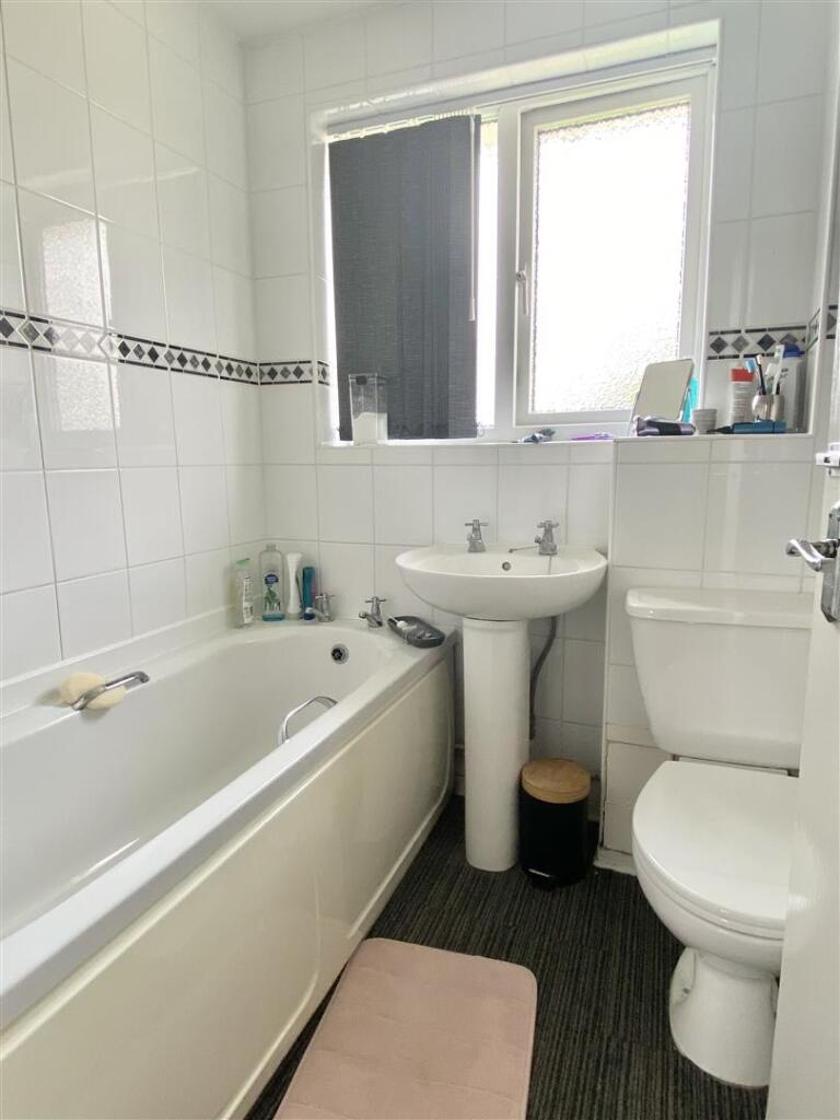 4 Walsham Close-8.jpg