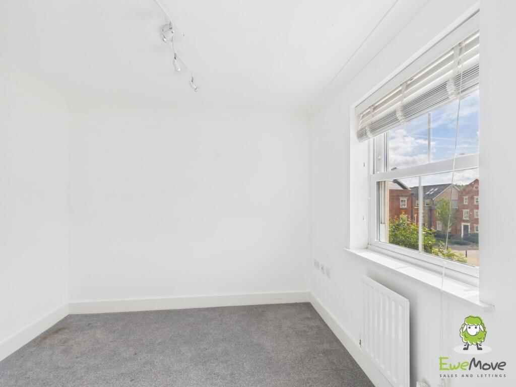 EweMove Estate Agents Basingstoke - Rockbourne Roa