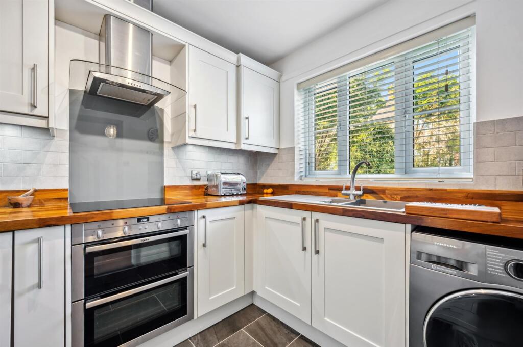 Kitchen to window.jpg