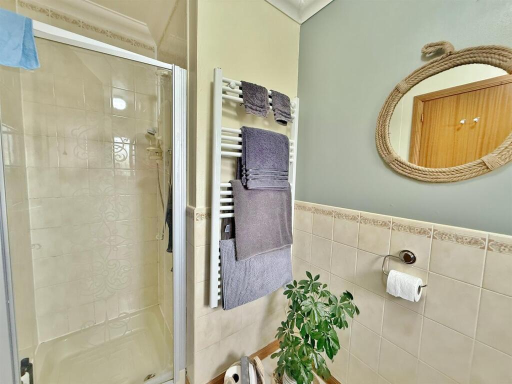 Ensuite shower room