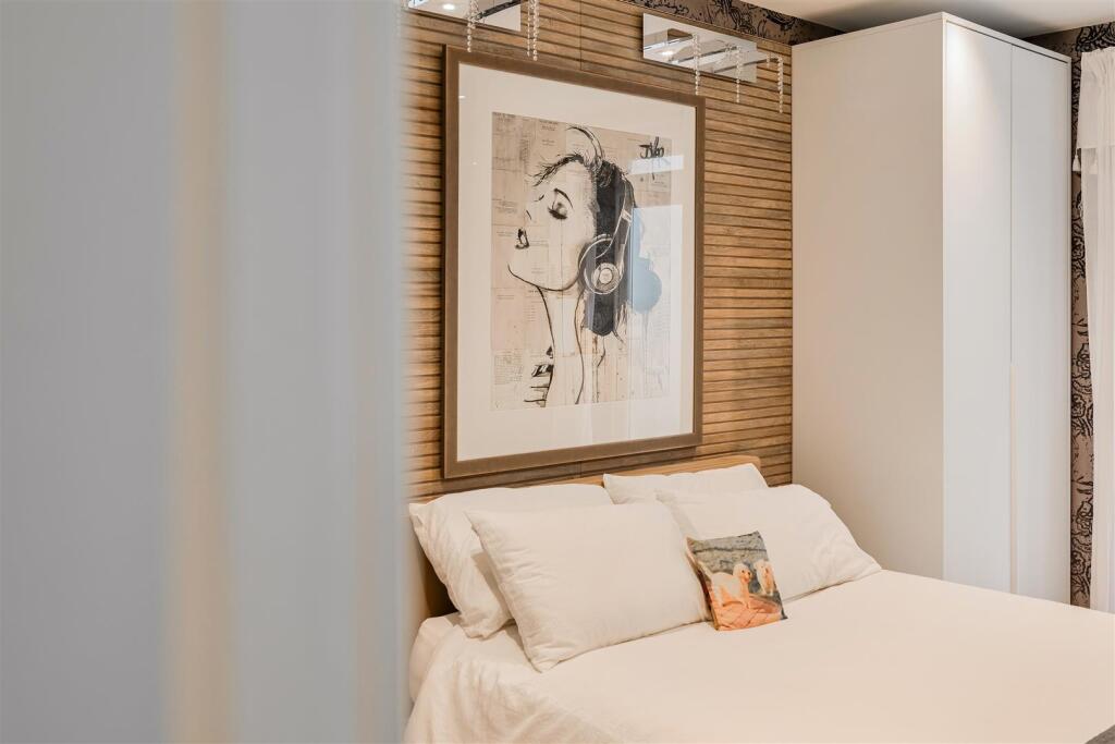 LADBROKE ROAD (2).jpg