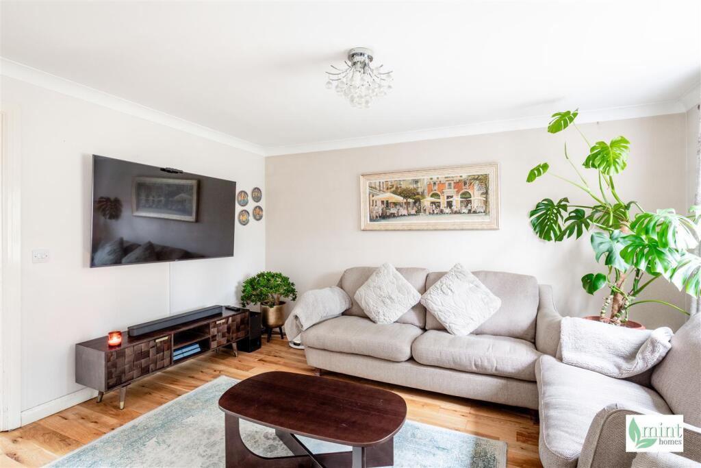 Watermark - 24 Guernsey Close-11.jpg