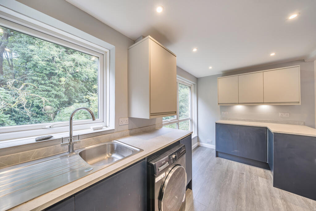 1346841-9-68b1983...