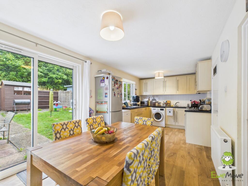 Ewemove Basingstoke Gainsborough Road Kitchen