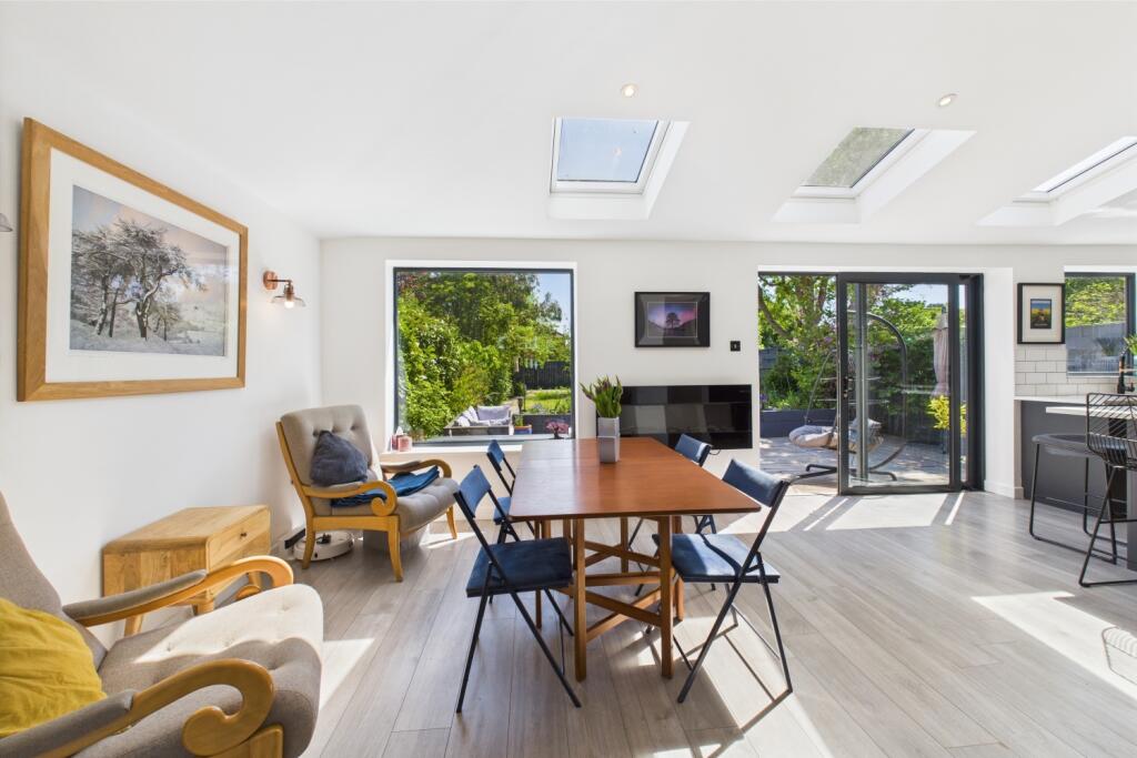 CAM03162G0-PR0260-STILL026