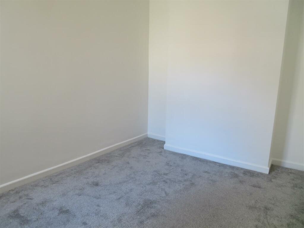 7 Newcome  Lounge2.JPG