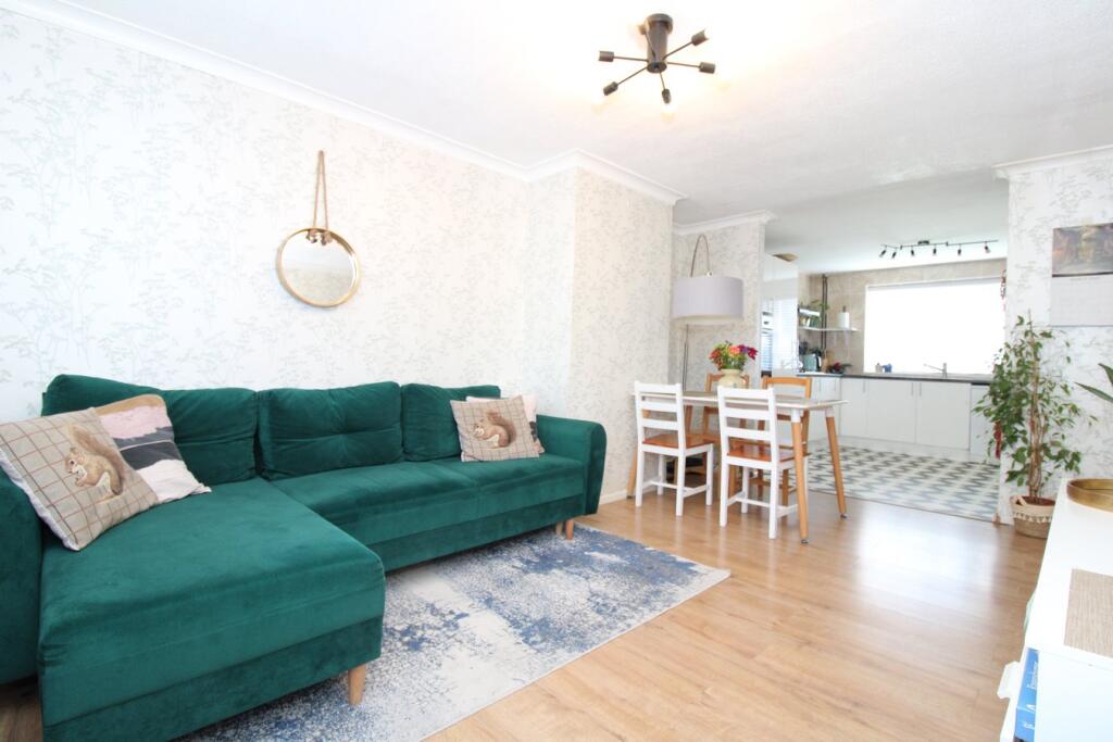 OPEN PLAN LOUNGE/DINER/KITCHEN